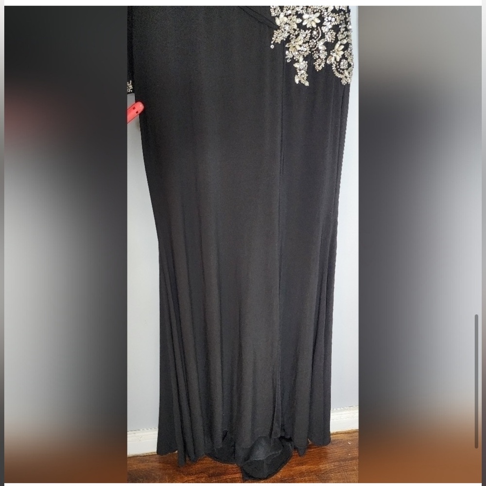 Mac Duggal NWT black FLORAL EMBELLISHED
FAUX WRAP JERSEY GOWN size 6 - Picture 8 of 11